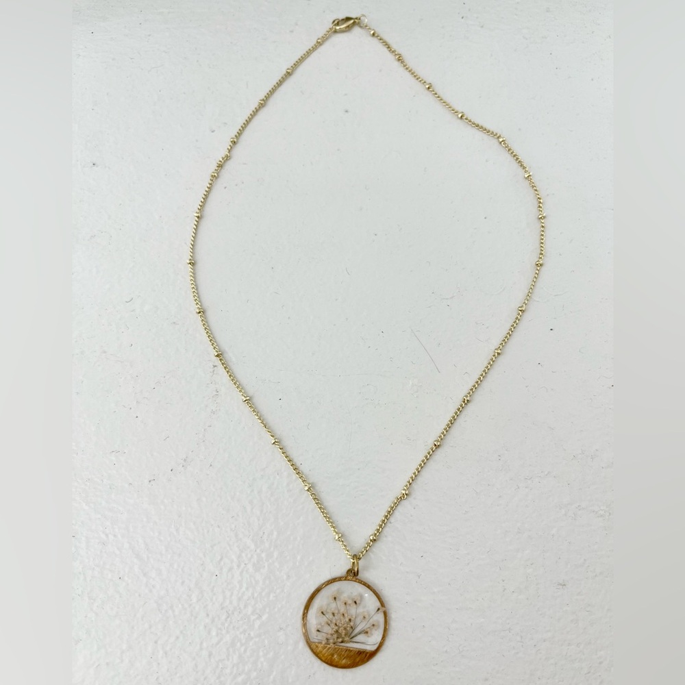 🎁FREE GIFT WITH PURCHASE Gold Tone Chain with Dried Flower Pendant Necklace